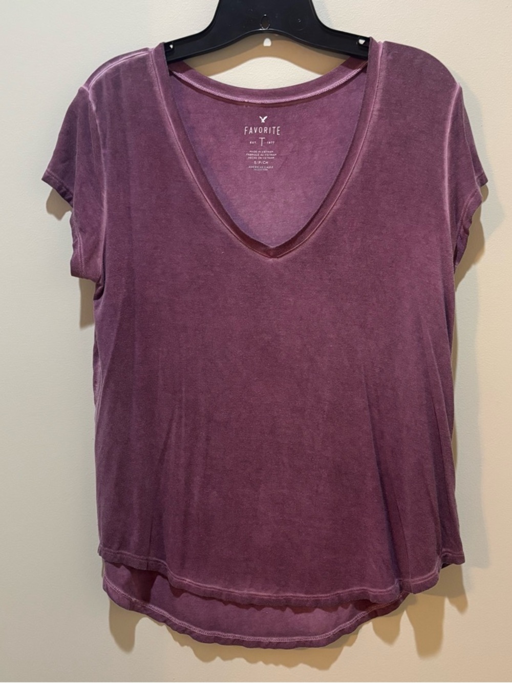 American Eagle Outfitters Mauve V-Neck Short Sleeve Tee
